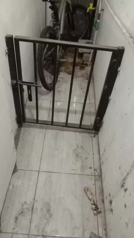 Pagar pintu besi kecil
