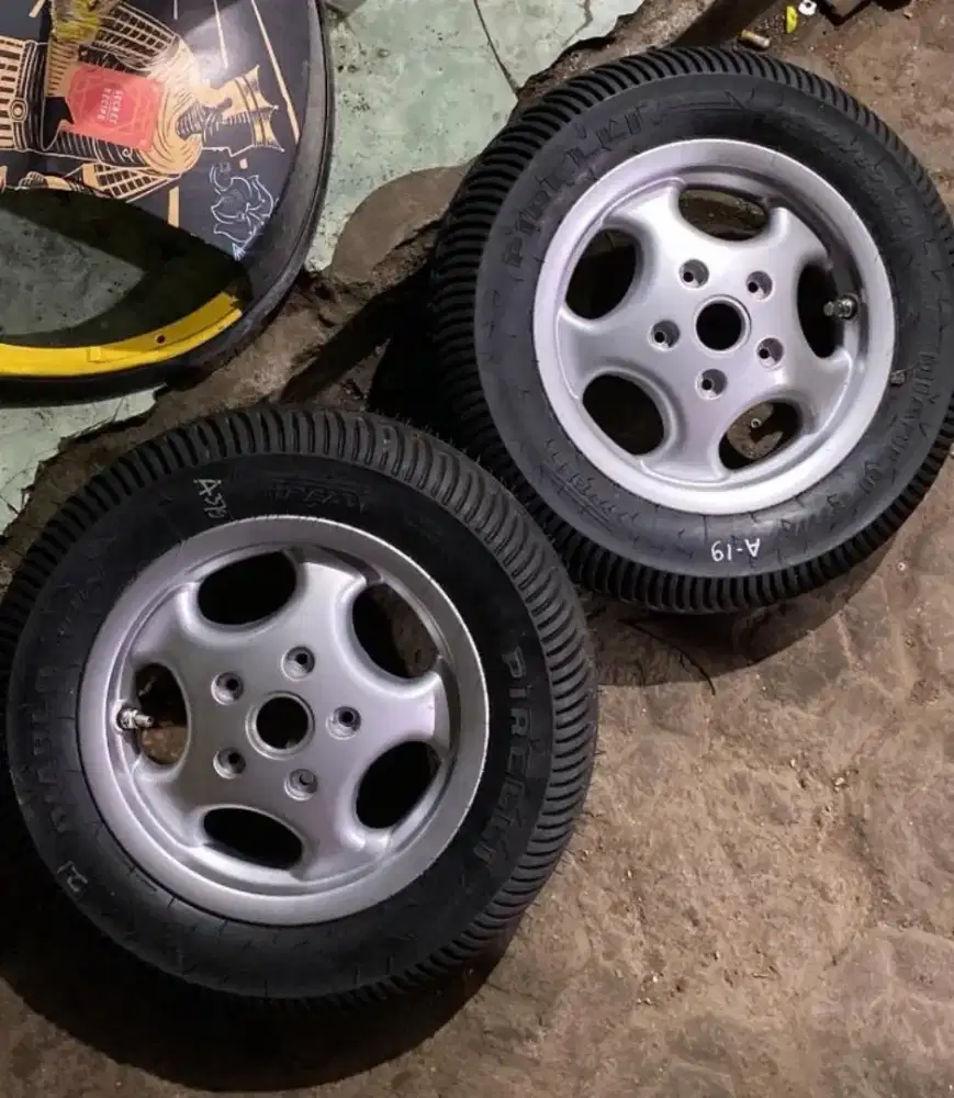 Velg ET4 & ban pirelli rain BARU
