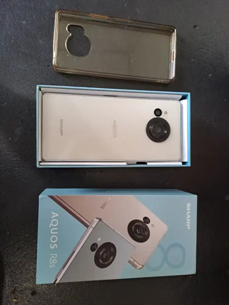 Sharp aquos R8s