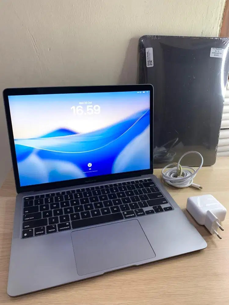 Macbook Air M1 ibox 256gb Like New JUAL CEPAT