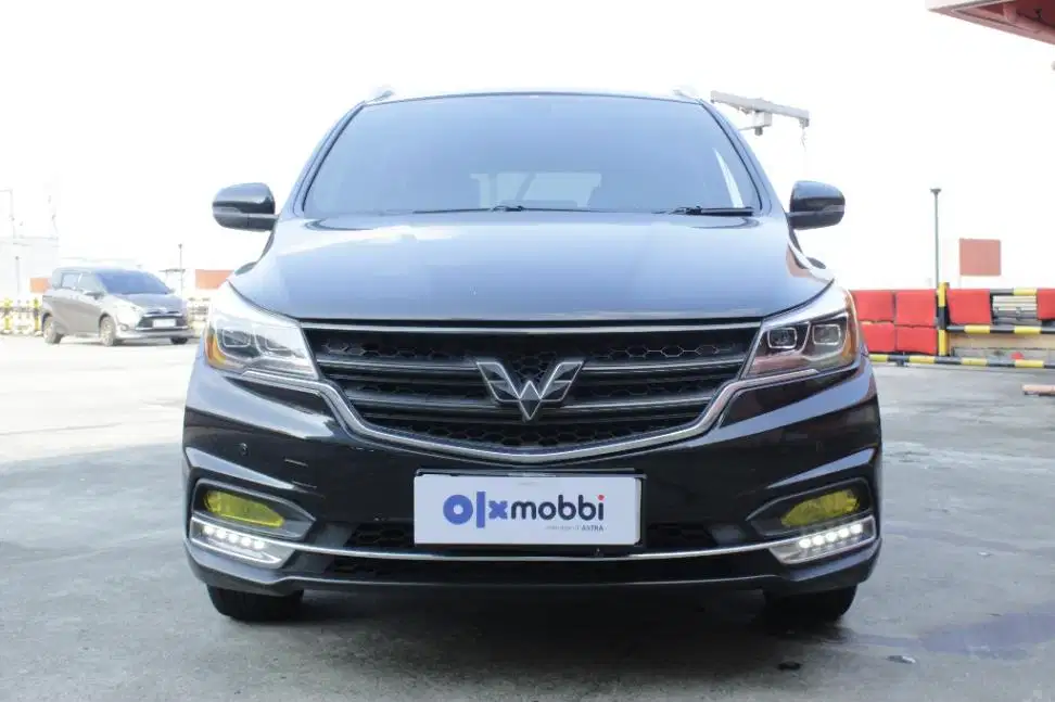 TDP 7,JT Wuling Cortez 1.8 L Lux Bensin-MT Hitam 2018