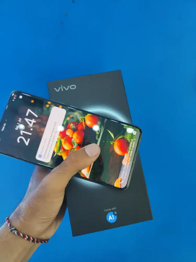 Vivo V60 12/256 like new