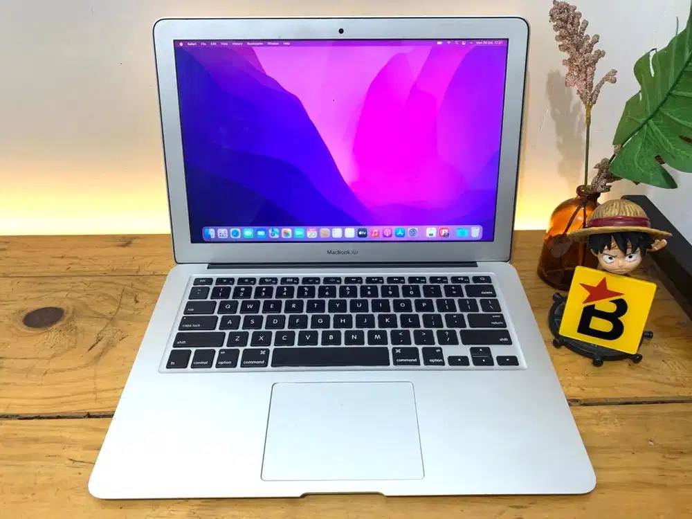 Macbook Air 2017 Core i5 RAM 8 / 127 Slim Backlight Keyboard Elegant