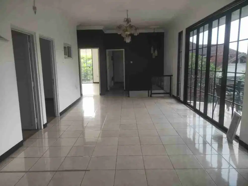 Disewakan Rumah Siap Huni Lokasi Strategis di Turangga