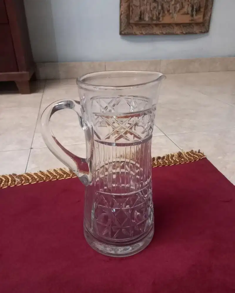 Pitcher kristal import