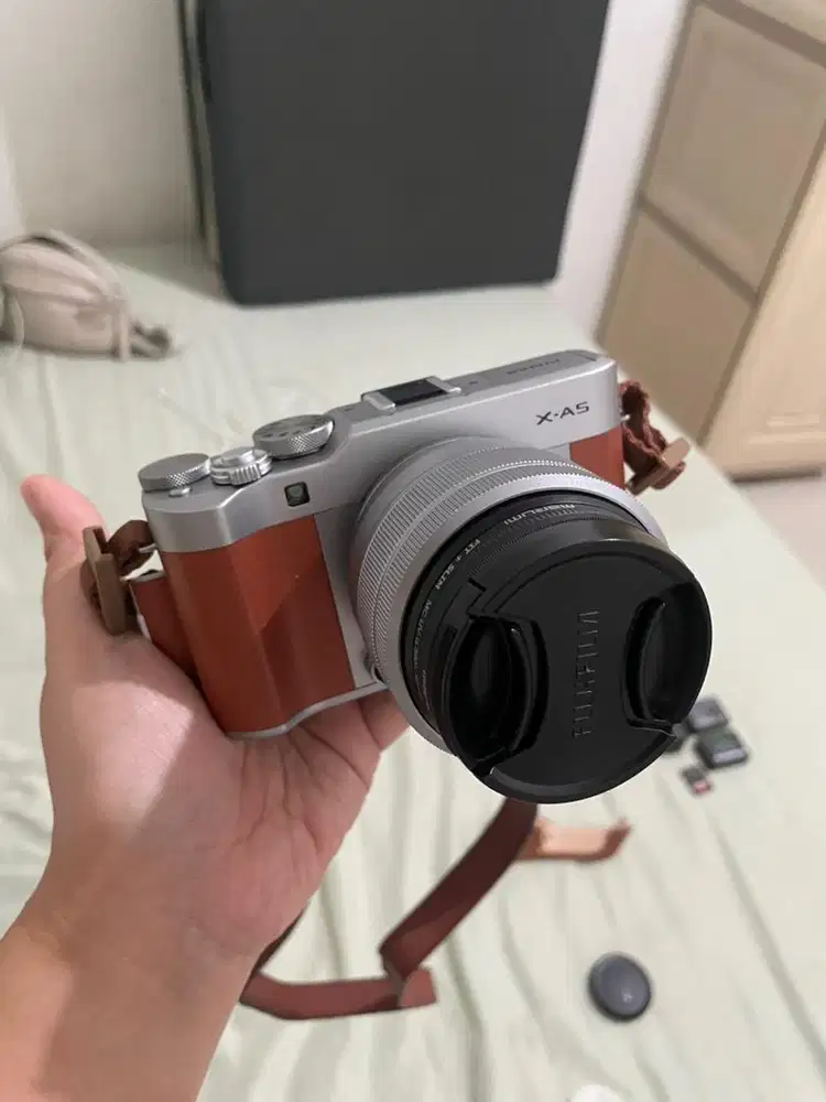 Fujifilm XA5 Mirrorless Camera + Lensa Kit XC 15-45mm