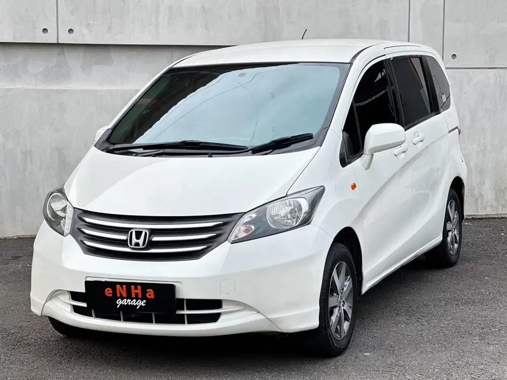 Plat H.  KM 56rb.. FREED E PSD 1.5 AT 2009.. eNHa garage Semarang..