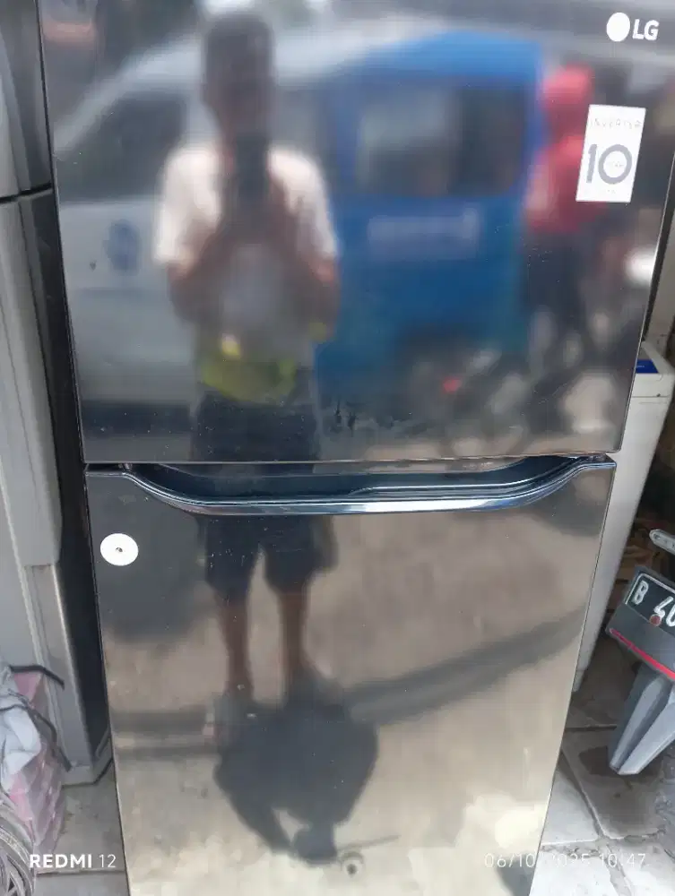 kulkas 2 pintu LG normal atas dingin beku bawah dingin normal