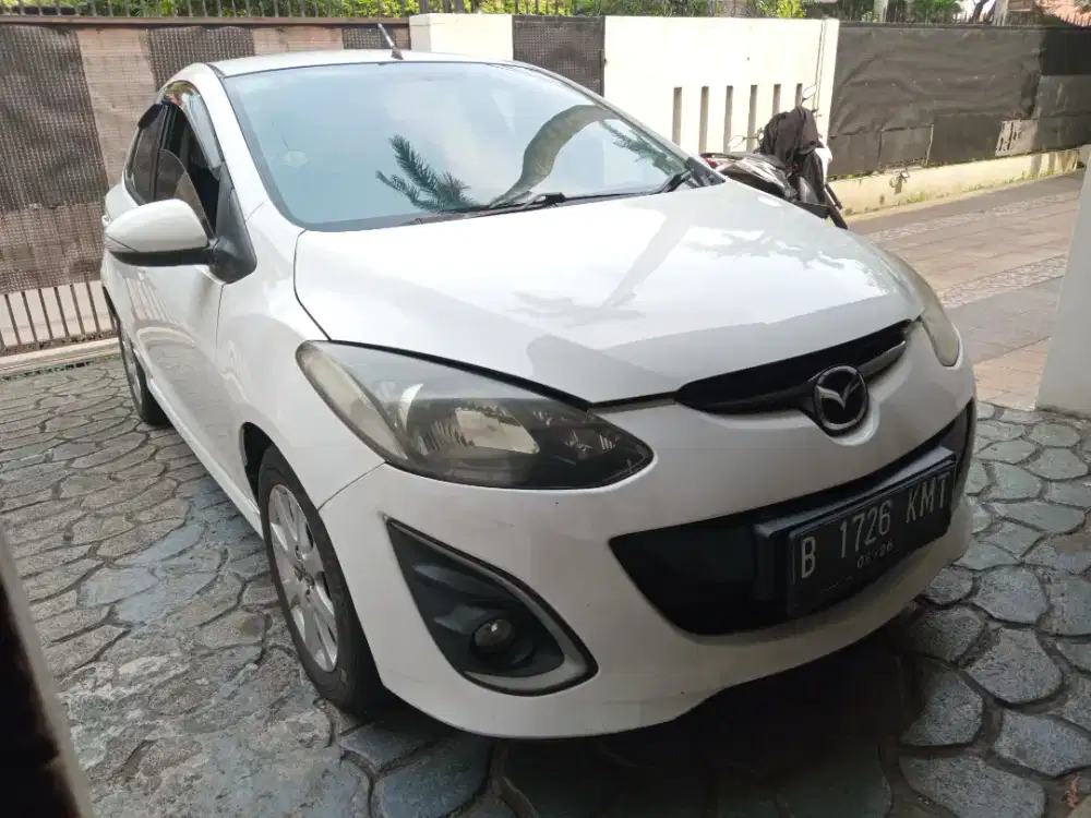 DI JUAL CEPAT MAZDA 2 MESIN 1.5 V MATIC 2013 PLAT GENAP