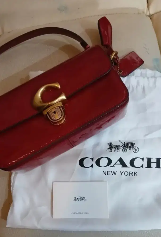 COACH ORIGINAL studio baguette bag patent leather in wine