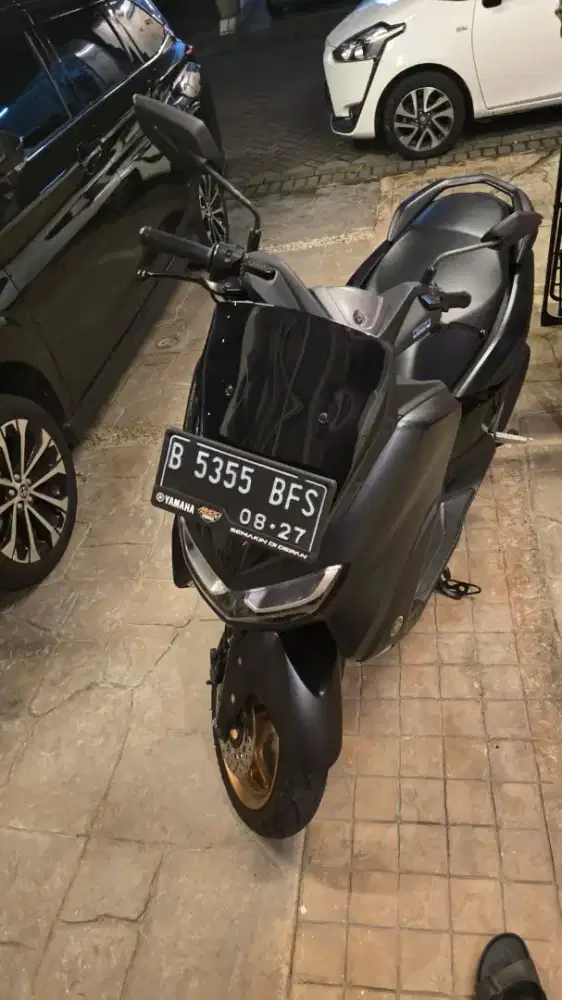 YAMAHA N MAX SEPERTI BARU KM 4000an Surat Lengka Warna hitam bagus