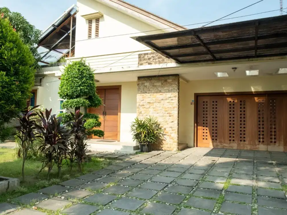 RUMAH 2 LANTAI LT.574 M2, LB.350 M2 FULL FURNISHED TINGGAL MASUK AJA