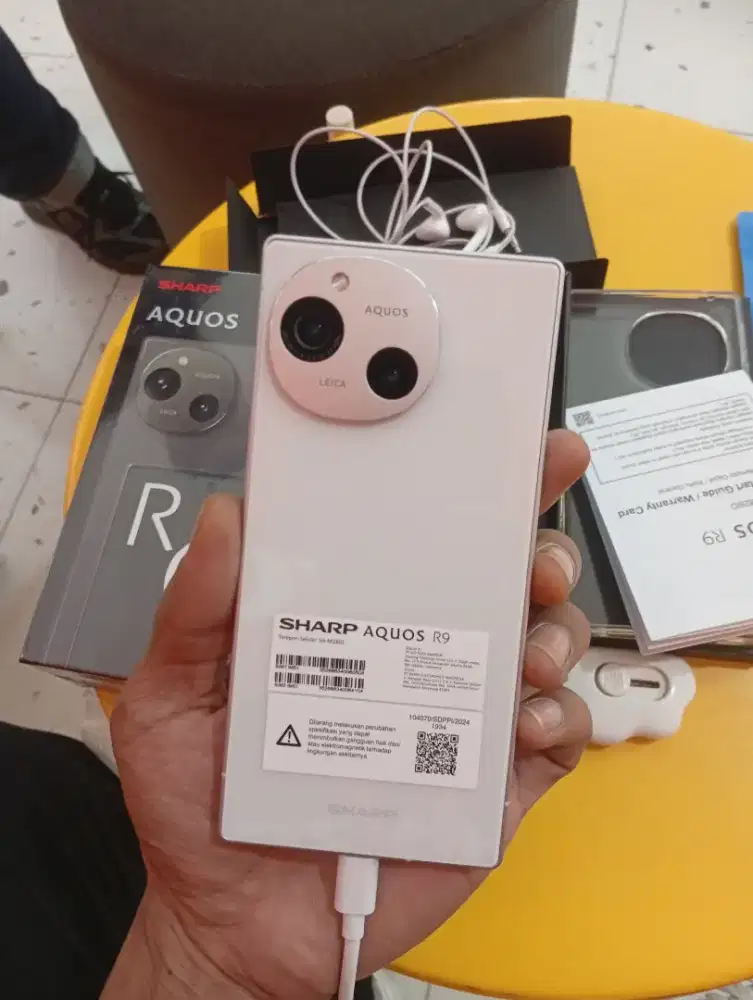 Sharp Aquos R9 12/256 Putih