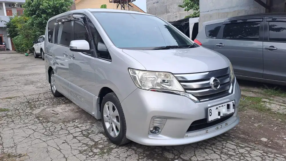 Nissan serena HWS new model 2014 automatik termurah bergaransi bs krd