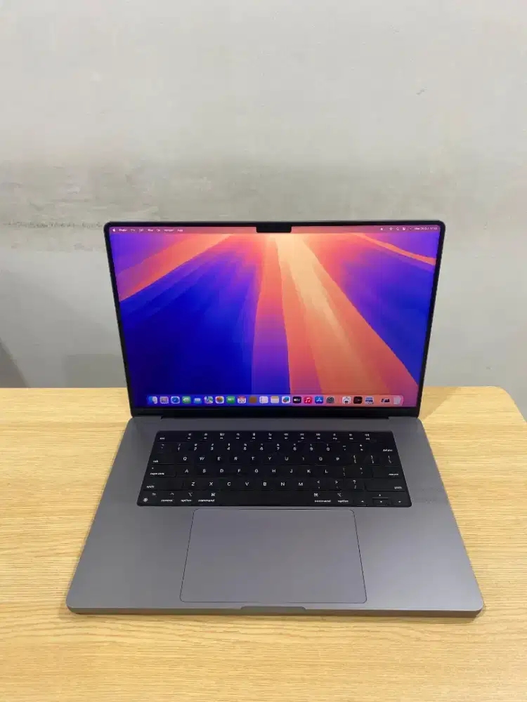 MacBook Pro M1 Pro Max (16) Ram: 64/2 TB