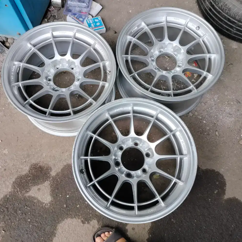 Velg Enkei ring 18x9 pcd 6x139,7 ET 0 cuma ada 3 buah