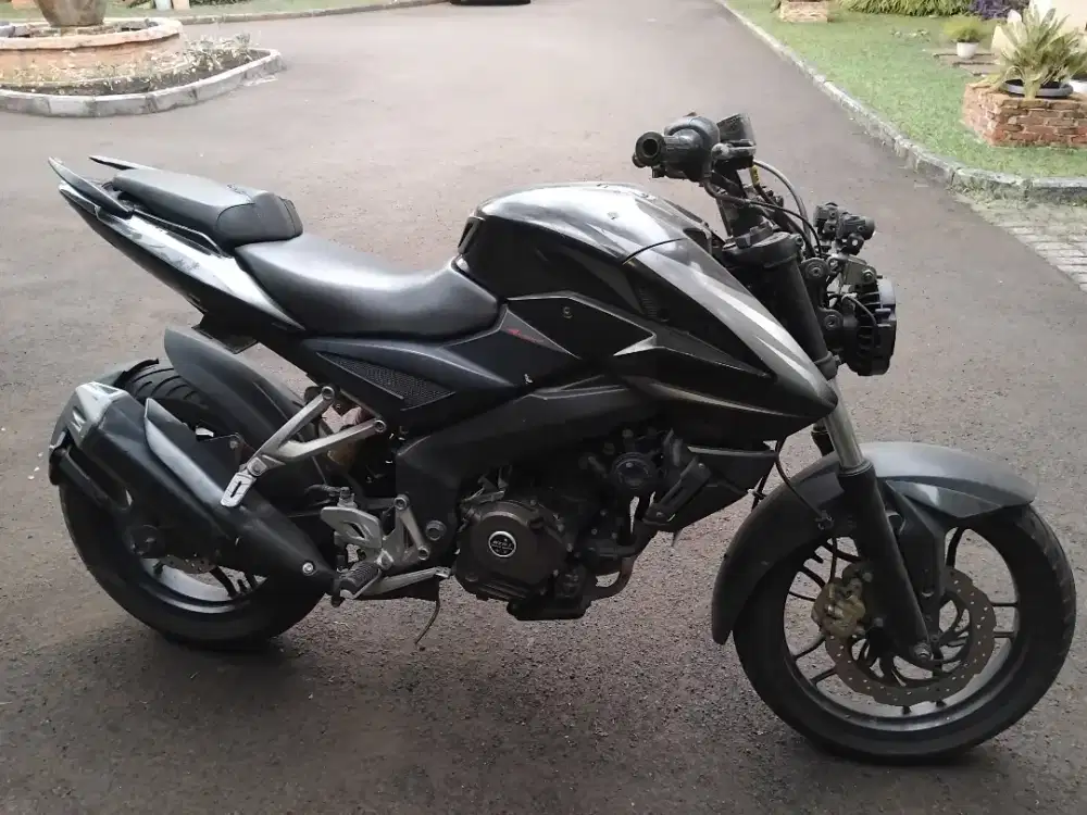 kawasaki bajaj / BR200