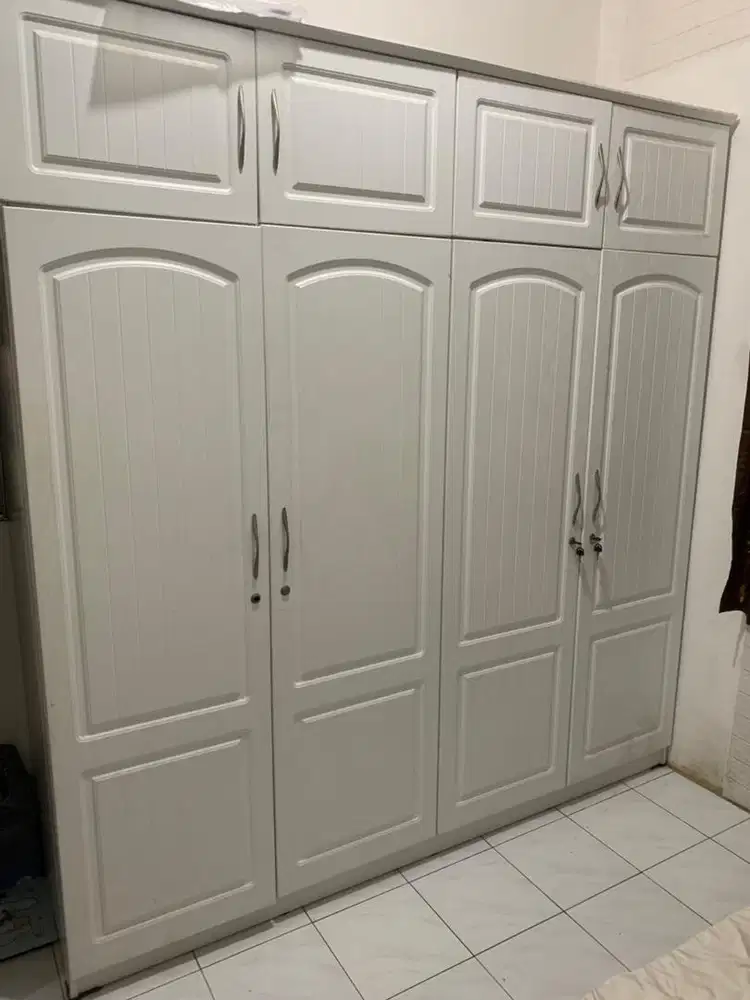 Lemari 4 pintu olympic