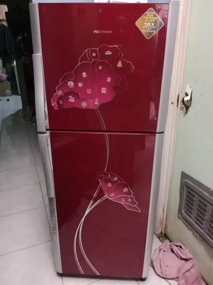 KULKAS 2 PINTU MERK POLYTRON