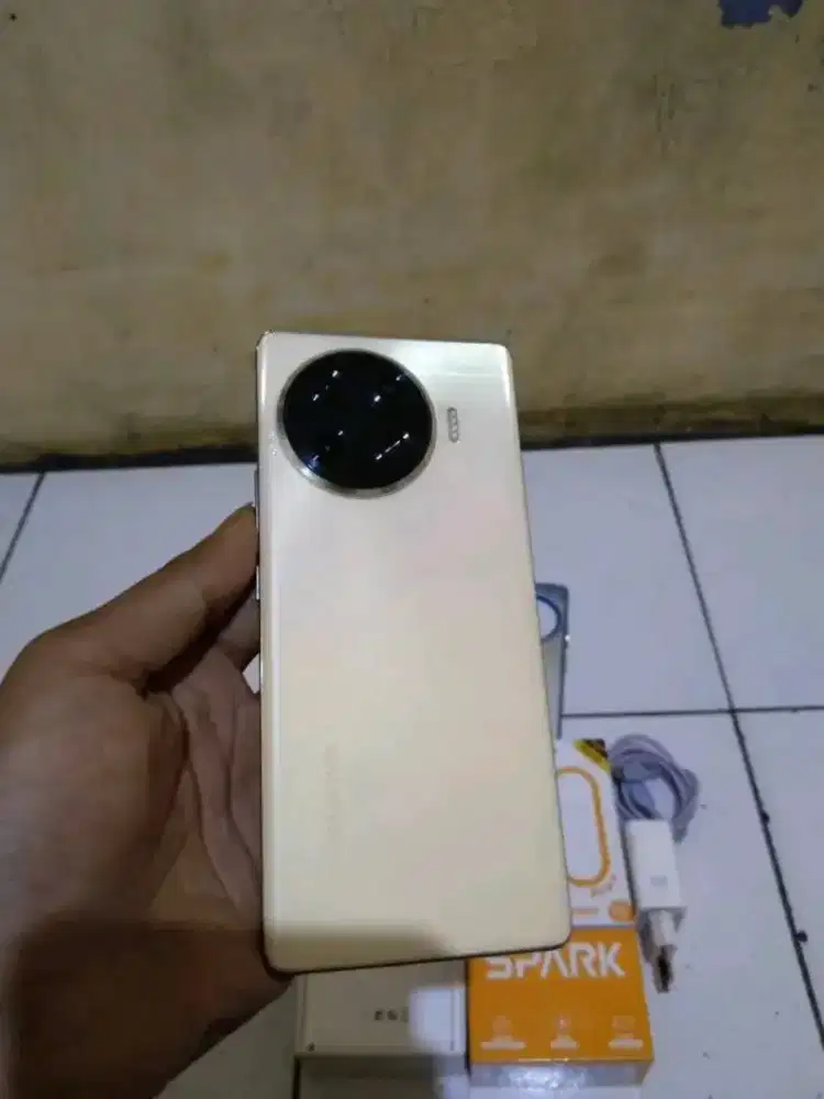 Tecno spark 20 pro plus