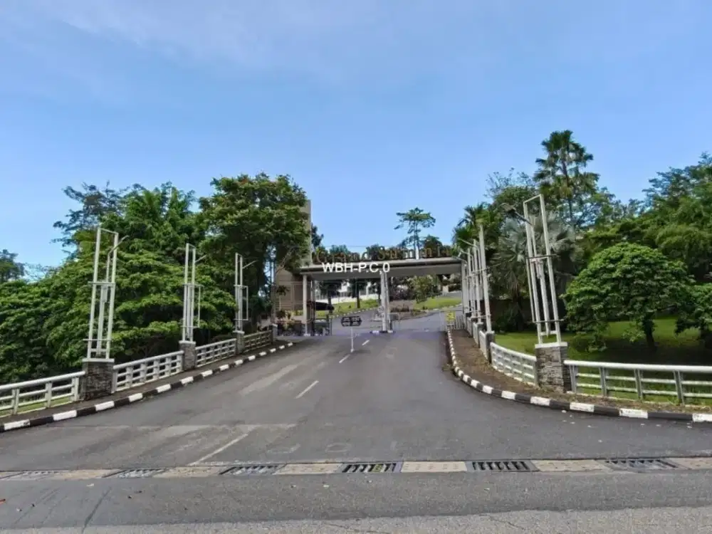 Rumah Mewah Full Furnish di Grand Summit, Lahan 780m² Lokasi Prime