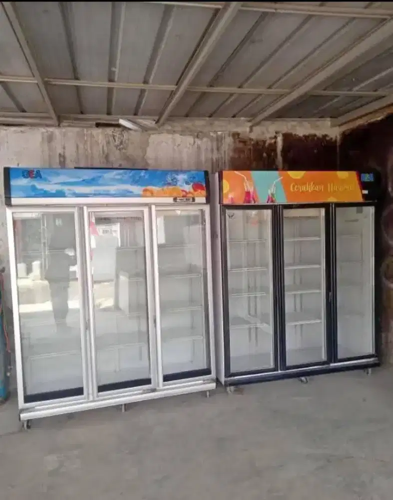 SHOWCASE 3 PINTU