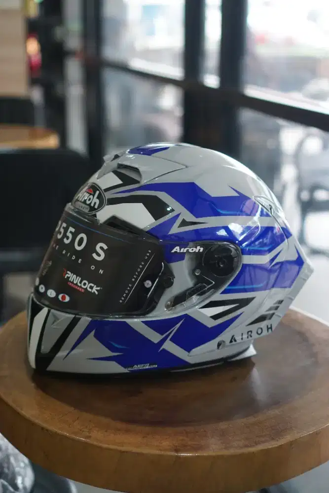 airoh gp550s warden blue like new