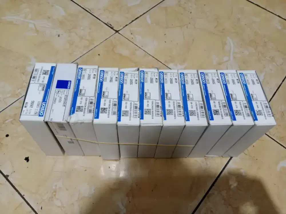 Relay omron ada 11 dus,kondisi baru..harga 25 rb/ pcs