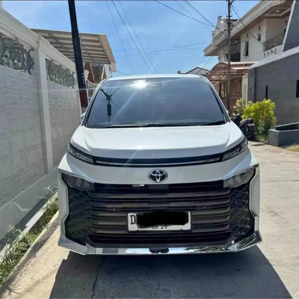 Toyota Voxy CVT TSS