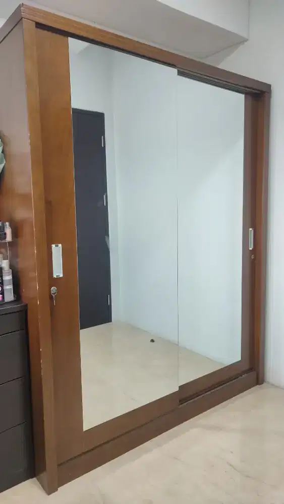 Lemari kayu asli