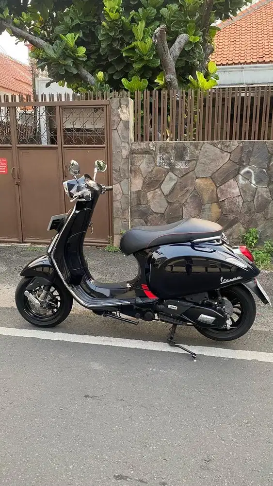 jual motor vespa sprint carbon 2018