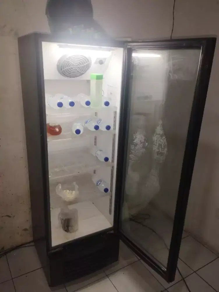 Di jual showcases steko 4 rak