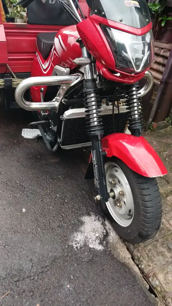 Viar cc 200 tahun 2024 warna merah Kris