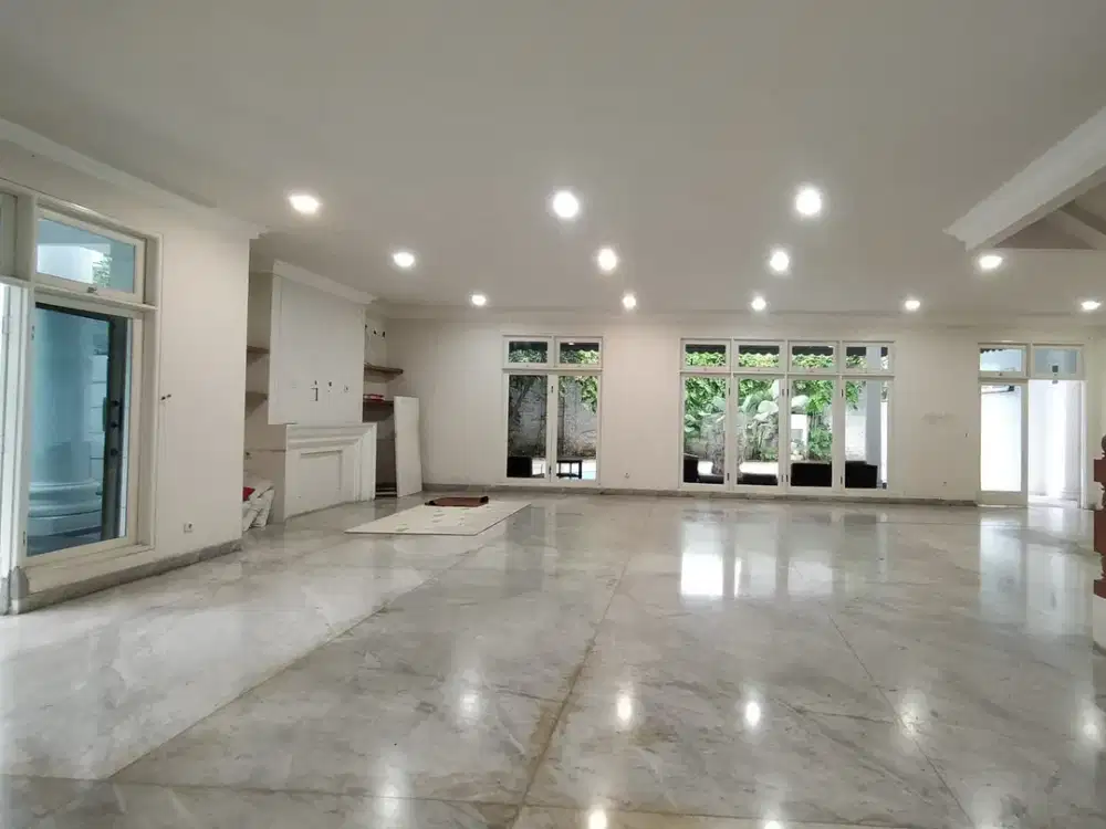 Rumah Bagus Siap Huni Disewakan 5 Kamar Dekat Senayan-Permata Hijau