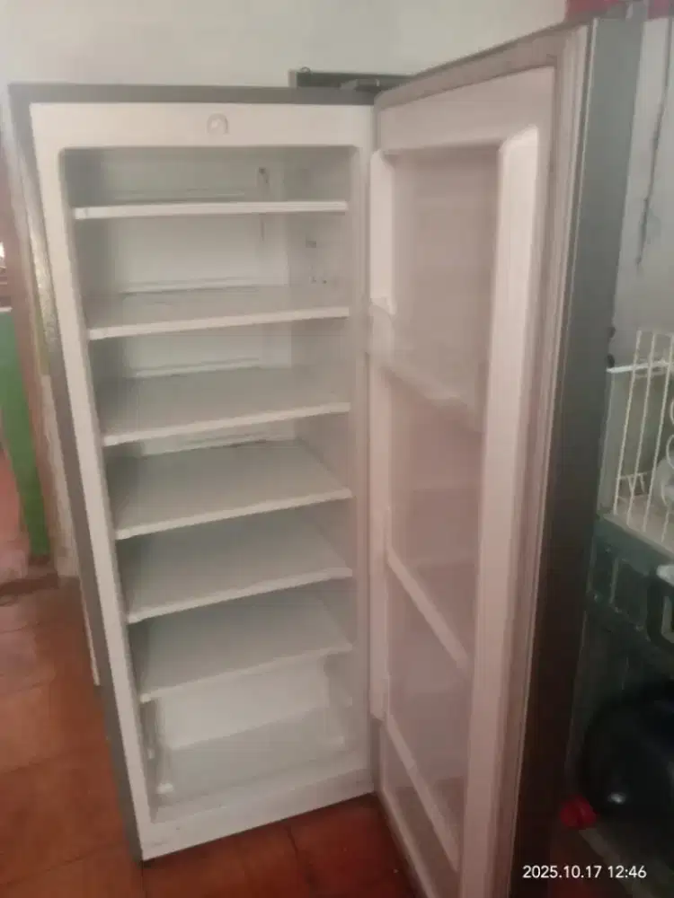 Freezer rak 6rak mrek Gea masih orisinil