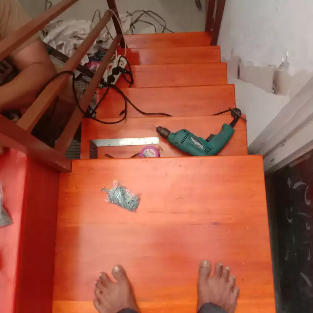 Decking kayu tangga