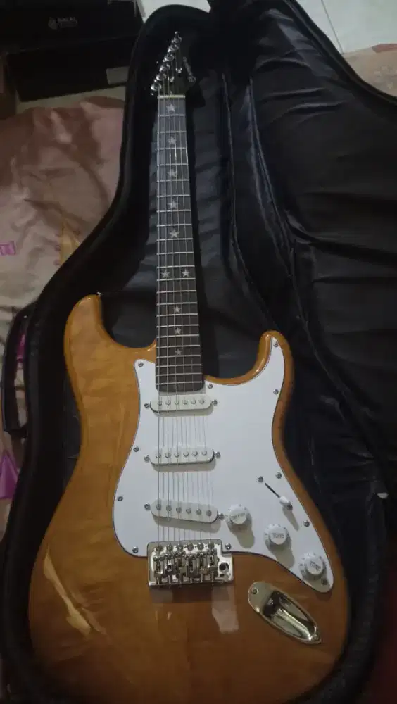 Gitar elektrik mandalika