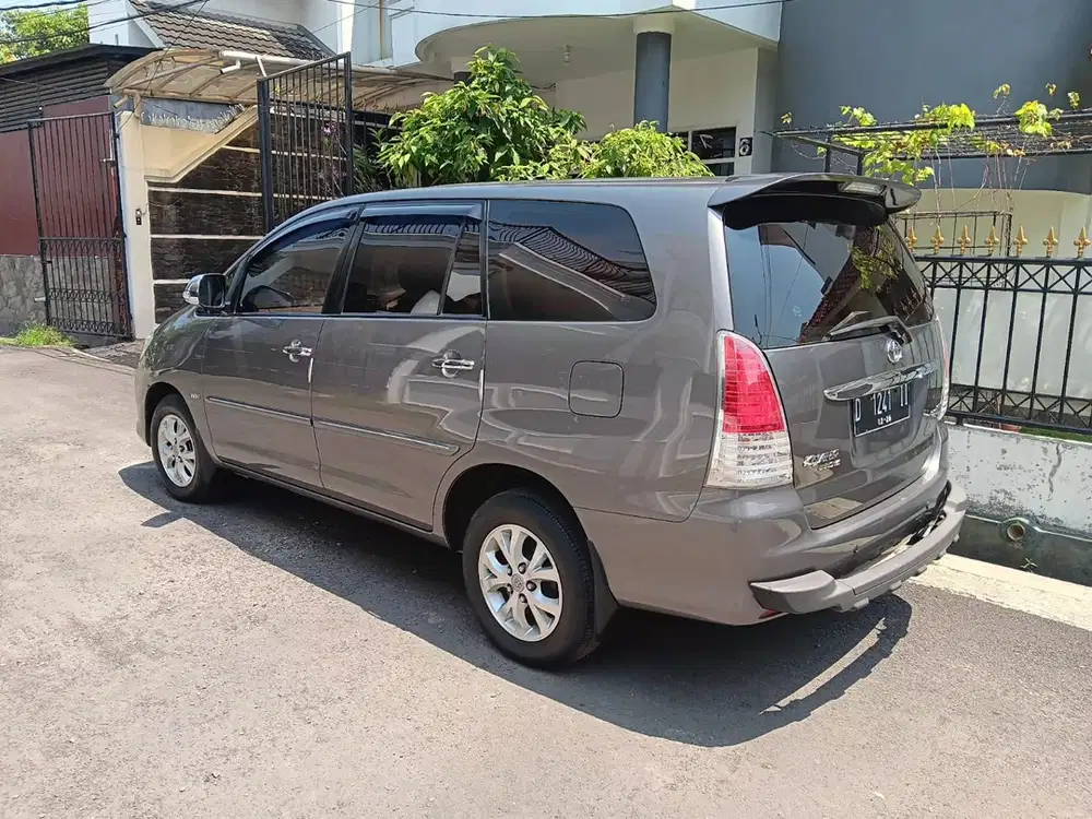 Toyota Kijang Innova 2009 Bensin manual istimewa