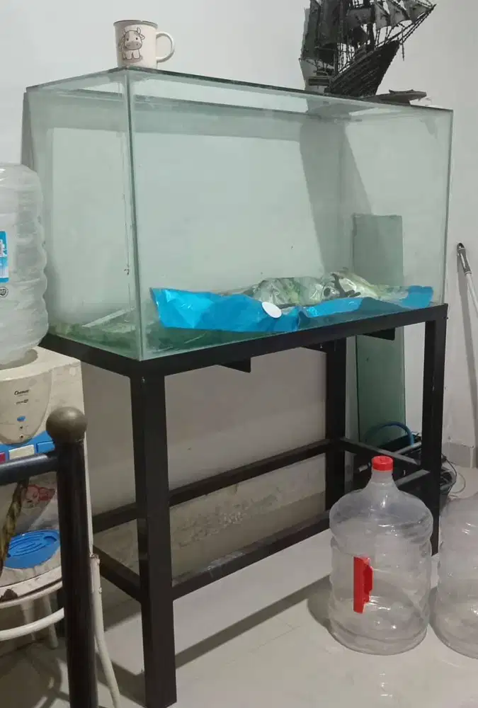 Jual Sofa 1 set Dan Aquarium Besar