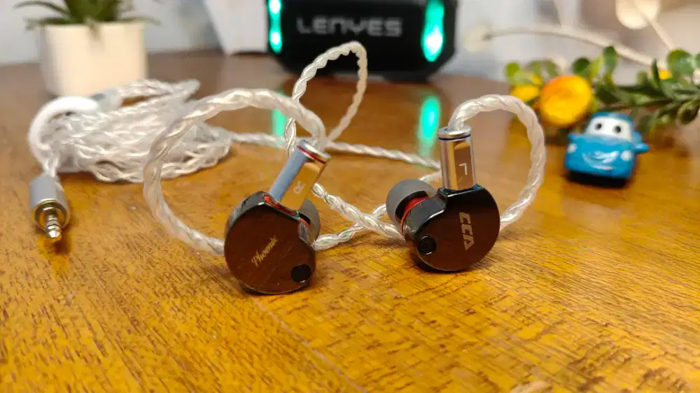 CCA Phoenix iem Headset Earphone Like New