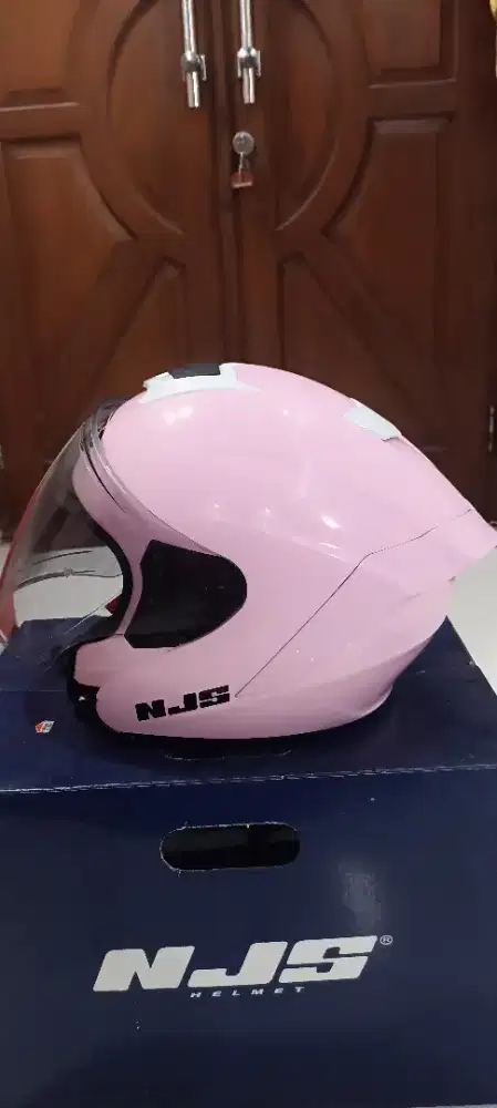 Helm njs warna pink