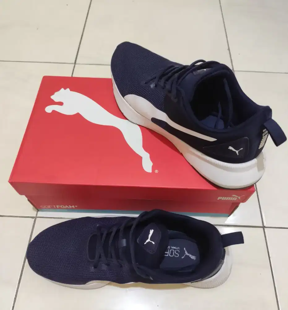 Sepatu olahraga pria