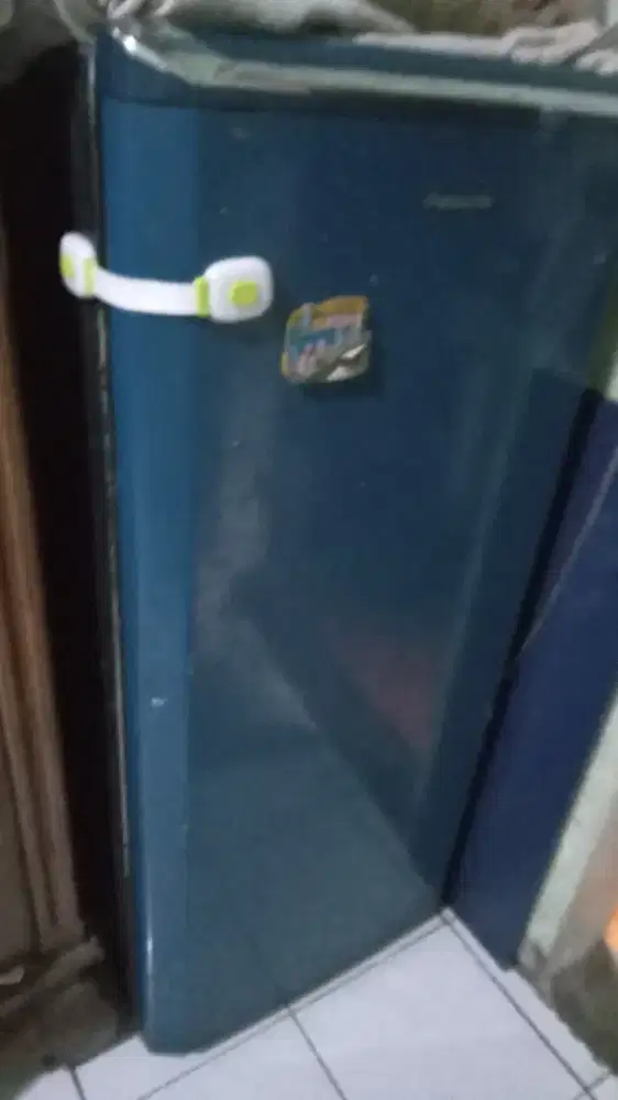 Kulkas 1 pintu merk panasonic mesin Ok , pintu gak rapet