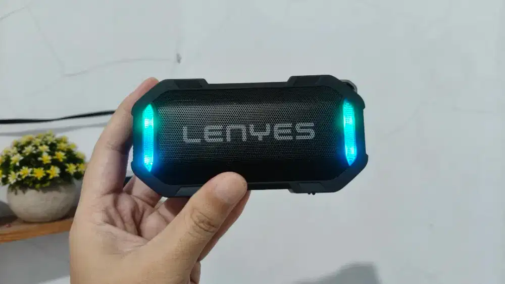 Lenyes S233 mini speaker bluetooth Like New