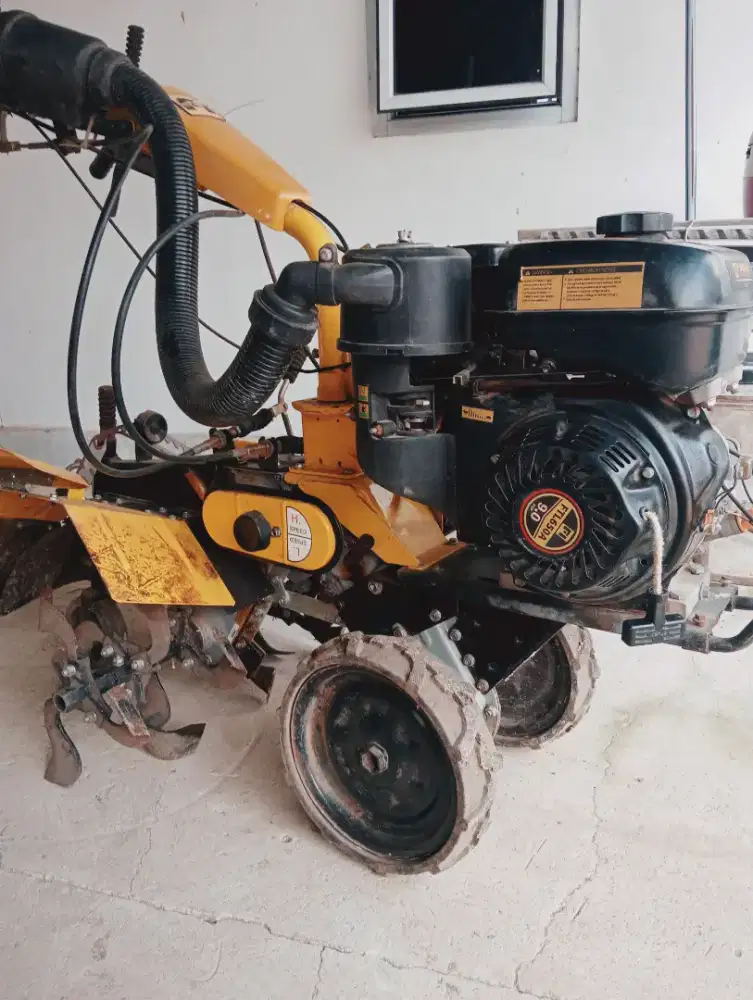 Traktor cultivator