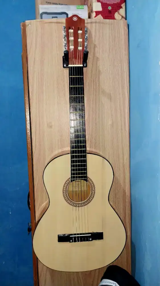 JUAL GITAR SECCOND