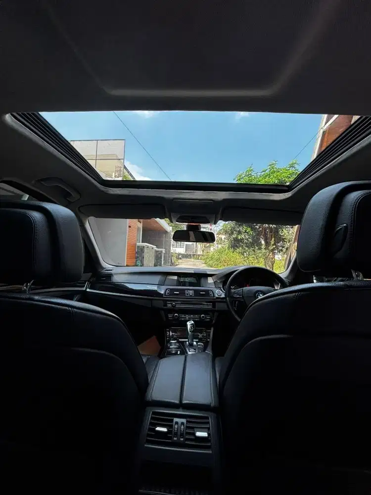 Dijual Cepat BMW 520i (F10) Hitam Istimewa