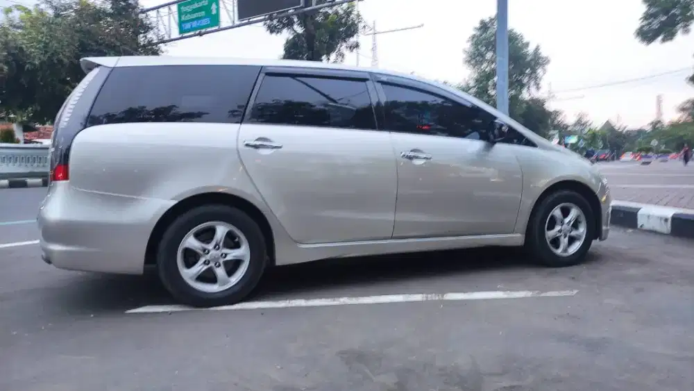 MITSUBISHI GRANDIS AT 2025