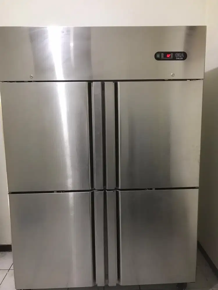 Chiller Upright Cabinet URC 1200 4D GEA