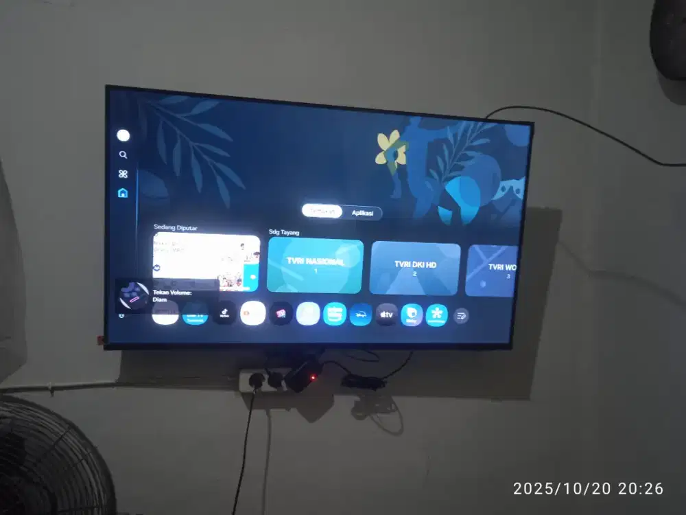 Bismillah, jual smart tv Qled 43 inch baru 3 bulan